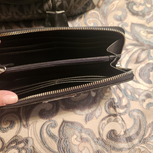 Michael Kors Handbag - Picture 3 of 4